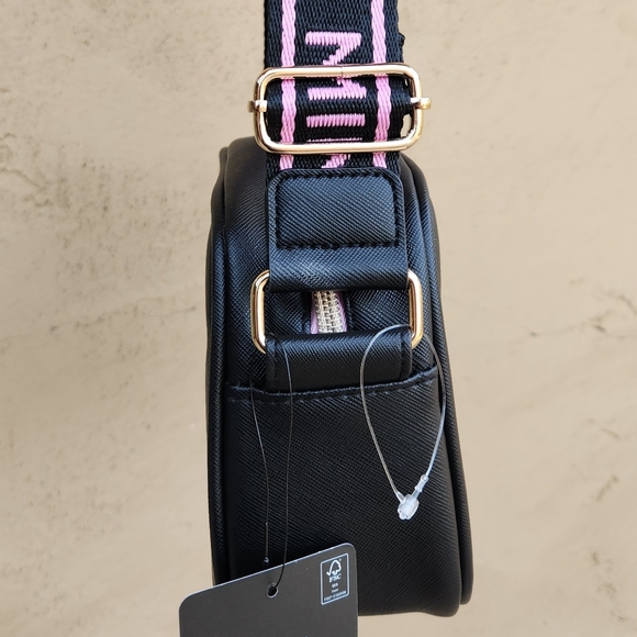 Disney's Minnie Mouse Crossbody Bag - Picture 6 of 11